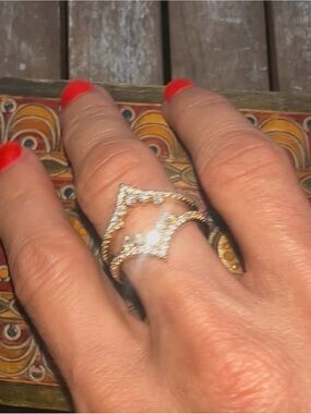 14K Diamond Insert Band Ring
Size: 6.75